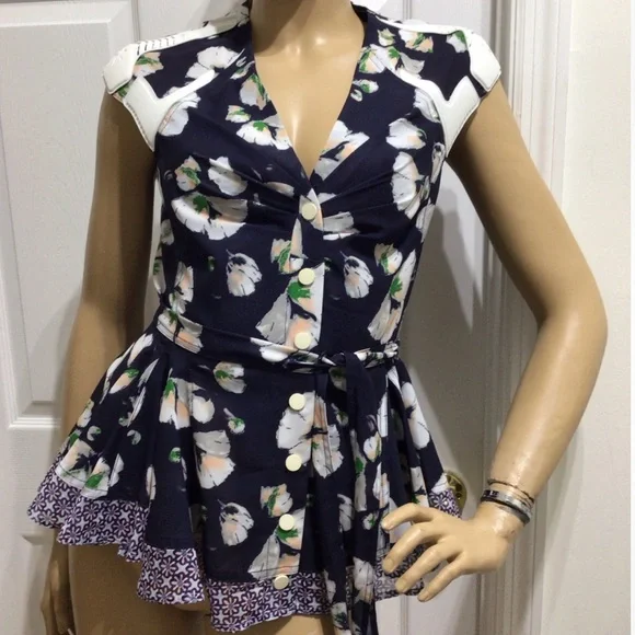 BYRON LARS BEAUTY MARK SIZE 4 NAVY BLUE FLORAL TOP WITH PEPLUM - Picture 3 of 8